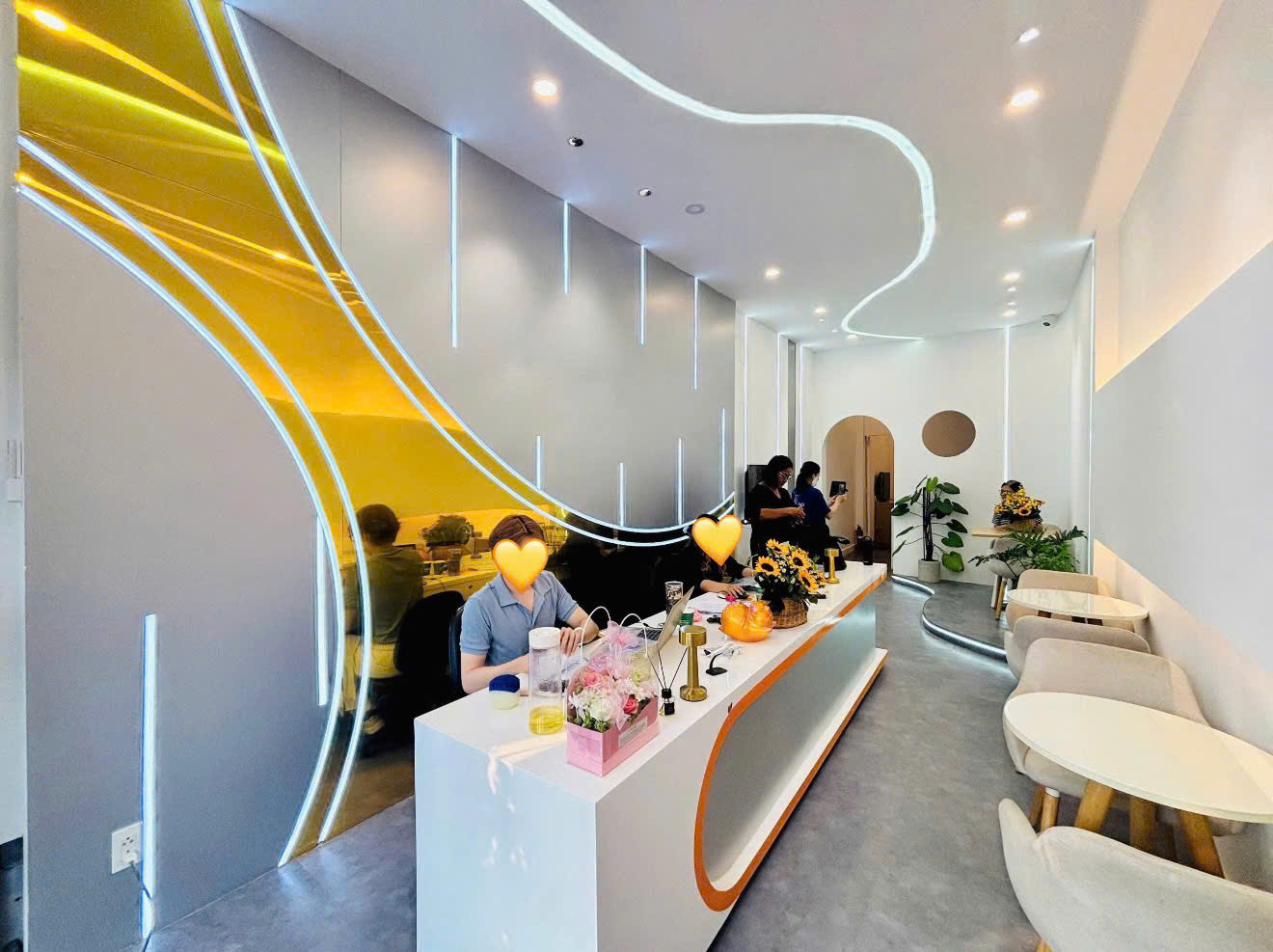 BÁN NHÀ MẶT TIỀN ĐINH TIÊN HOÀNG QUẬN 1 – NHÀ 2 MẶT THOÁNG, CÓ THANG MÁY THỦY LỰC, DÒNG TIỀN 81TR/THÁNG